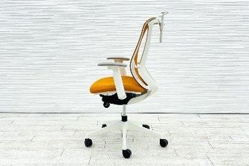 オカムラ シルフィーチェア 中古 2017年製 ハイバック 可動肘 Sylphy 中古オフィス家具 C686XW オレンジの画像