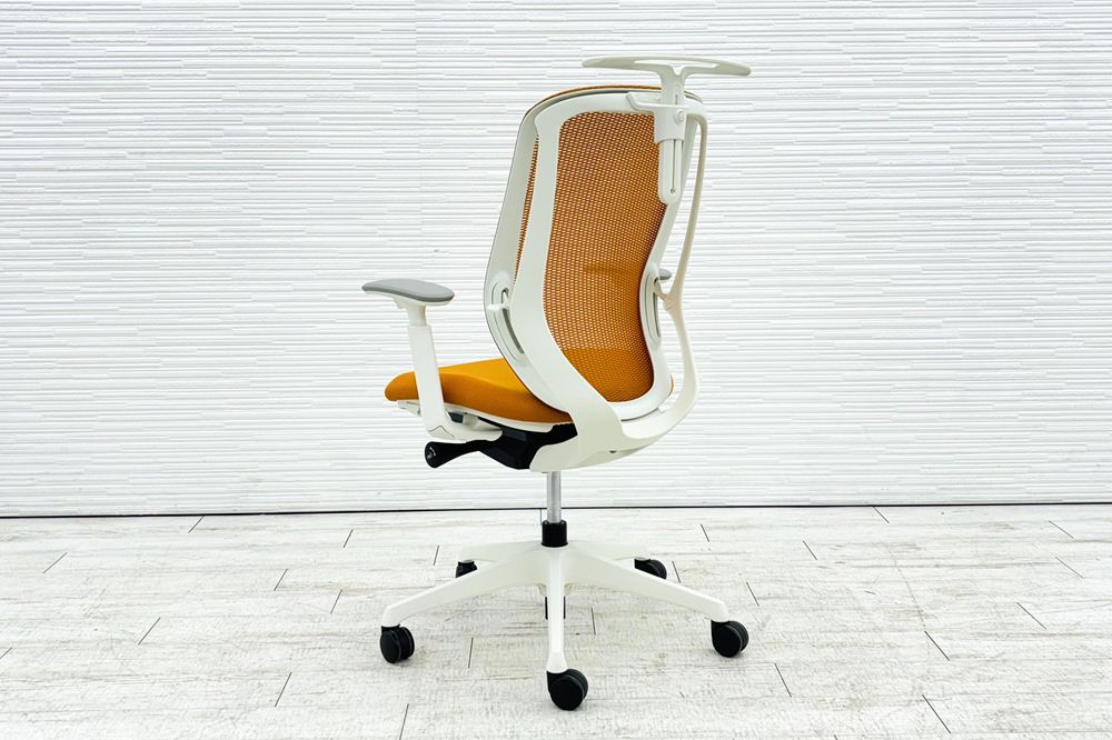 オカムラ シルフィーチェア 中古 2019年製 ハイバック 可動肘 Sylphy 中古オフィス家具 C686XW オレンジの画像