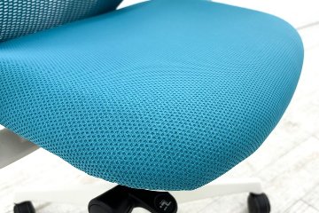 オカムラ シルフィーチェア 中古 2017年製 ハイバック 可動肘 Sylphy 中古オフィス家具 C686XW ブルーグリーンの画像