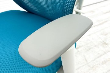 オカムラ シルフィーチェア 中古 2017年製 ハイバック 可動肘 Sylphy 中古オフィス家具 C686XW ブルーグリーンの画像