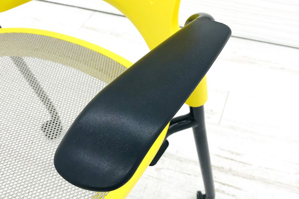 ハーマンミラー ケイパーチェア 中古 スタッキングチェア メッシュ ミーティングチェア 中古オフィス家具 イエローの画像