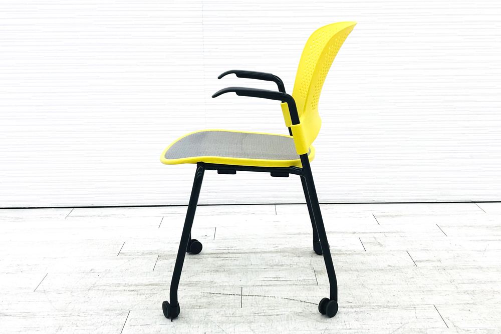 ハーマンミラー ケイパーチェア 中古 スタッキングチェア メッシュ ミーティングチェア 中古オフィス家具 イエローの画像