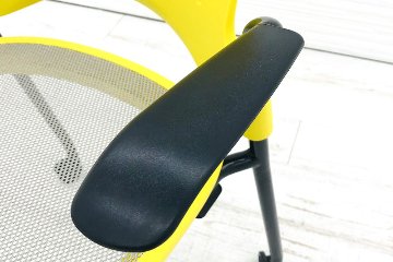 ハーマンミラー ケイパーチェア 中古 スタッキングチェア メッシュ ミーティングチェア 中古オフィス家具 イエローの画像