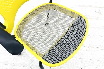 ハーマンミラー ケイパーチェア 中古 スタッキングチェア メッシュ ミーティングチェア 中古オフィス家具 イエローの画像