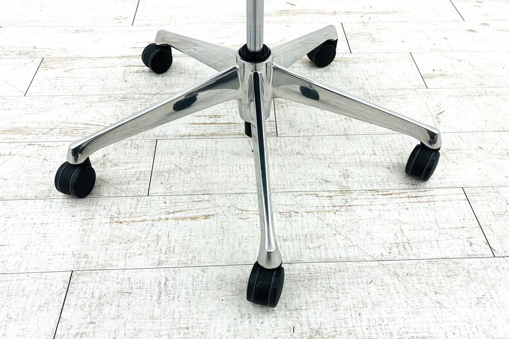 オカムラ Baron バロンチェア ハイバック 中古 2014年製 中古オフィス家具 固定肘 座クッション デザインアーム ブラックの画像