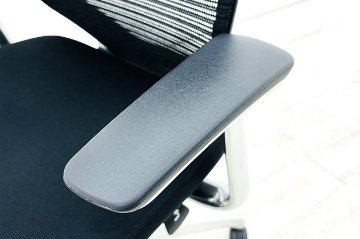 オカムラ Baron バロンチェア ハイバック 中古 2014年製 中古オフィス家具 固定肘 座クッション デザインアーム ブラックの画像