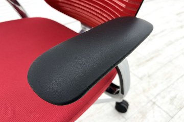 オカムラ コンテッサチェア 2015年製 中古 Contessa コンテッサ クッション 固定肘 中古オフィス家具 レッド CM24ABの画像