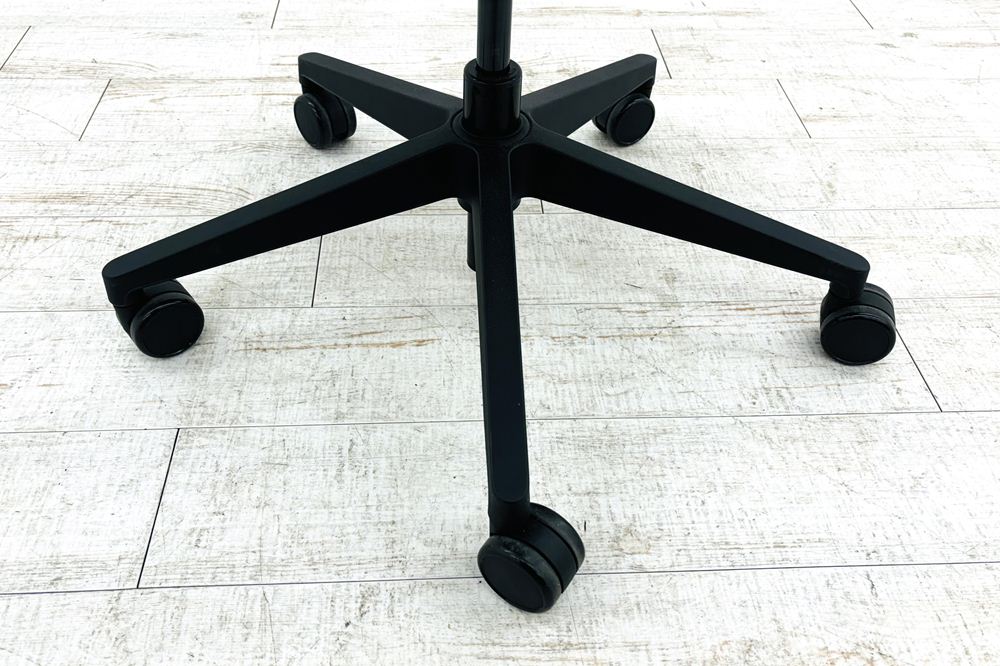 Personality(パーソナリティ)シリーズ スチールケース 中古 Steelcase 中古オフィス家具 ブラック PVT-111111の画像