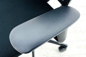 オカムラ コンテッサセコンダ 中古 2019年製 Contessa seconda CC83MS-FPC1 コンテッサチェア 中古オフィス家具 ブラックの画像