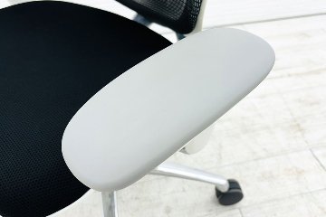 オカムラ サブリナチェア スマートオペレーション 中古 2017年製 サブリナSO 可動肘 中古オフィス家具 ブラック Sabrina Smart Operationの画像