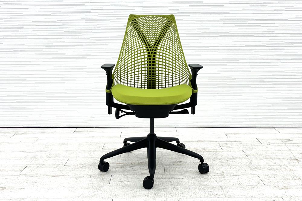 【未開封未使用品】 ハーマンミラー セイルチェア ミドルバック 中古 Herman Miller SAYL Chair 中古オフィス家具 可動肘 グリーンの画像