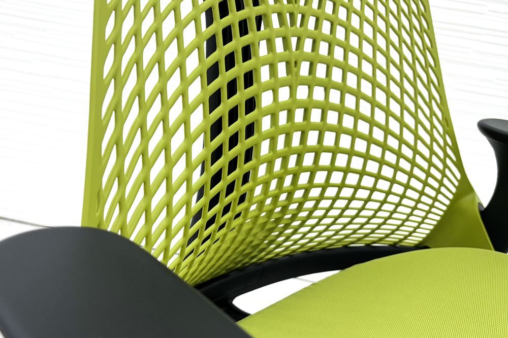 【未開封未使用品】 ハーマンミラー セイルチェア ミドルバック 中古 Herman Miller SAYL Chair 中古オフィス家具 可動肘 グリーンの画像