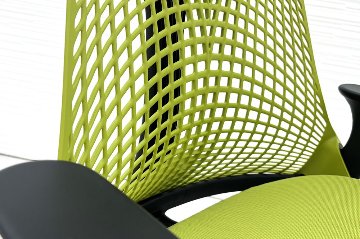 【未開封未使用品】 ハーマンミラー セイルチェア ミドルバック 中古 Herman Miller SAYL Chair 中古オフィス家具 可動肘 グリーンの画像