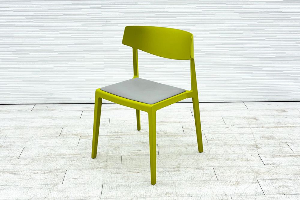 【4脚セット】 イトーキ ACTIU WG Chair アクチュチェア 中古 ミーティングチェア 会議椅子 スタッキングチェア 中古オフィス家具 ピスタチオの画像