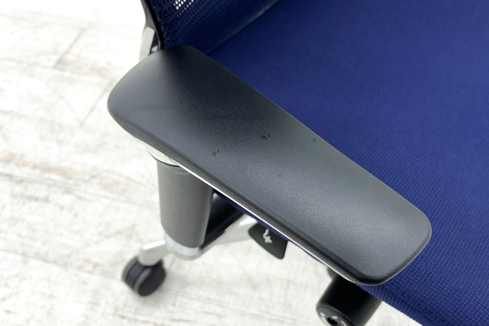 オカムラ バロンチェア 中古 Baron エクストラハイバック 可動肘 中古オフィス家具 固定ヘッドレスト ポリッシュフレーム ダークブルーの画像