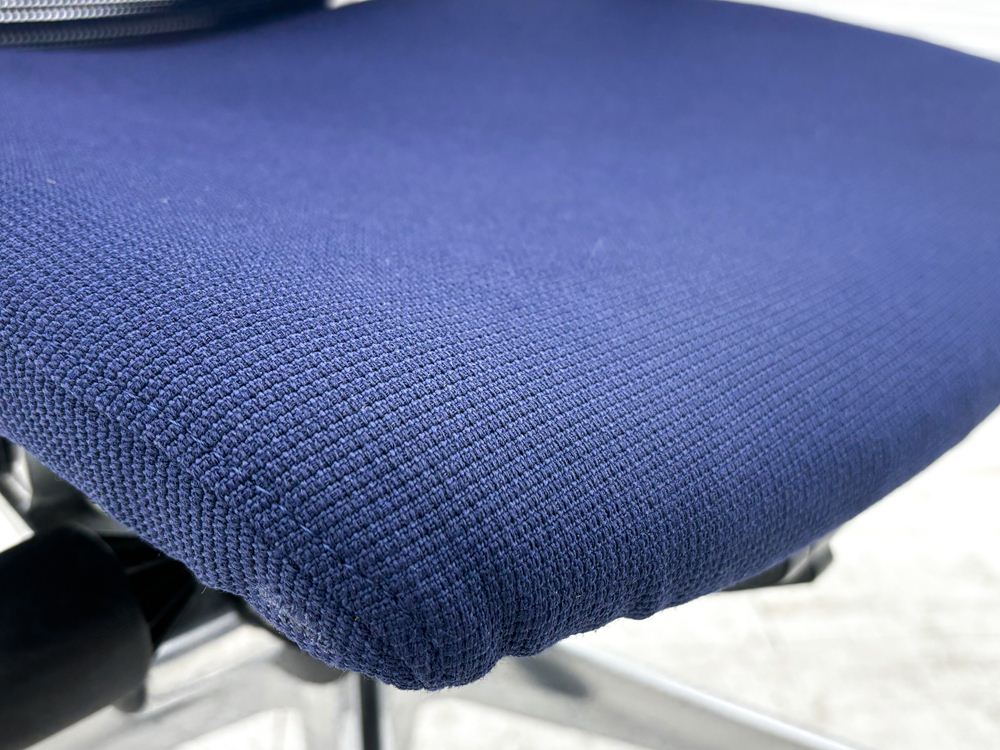 オカムラ バロンチェア 中古 Baron エクストラハイバック 可動肘 中古オフィス家具 固定ヘッドレスト ポリッシュフレーム ダークブルーの画像