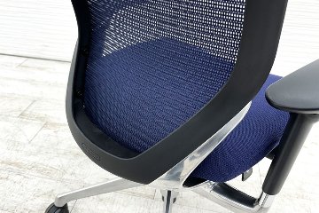 オカムラ バロンチェア 中古 Baron エクストラハイバック 可動肘 中古オフィス家具 固定ヘッドレスト ポリッシュフレーム ダークブルーの画像