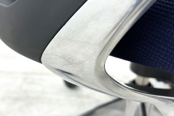 オカムラ バロンチェア 中古 Baron エクストラハイバック 可動肘 中古オフィス家具 固定ヘッドレスト ポリッシュフレーム ダークブルーの画像