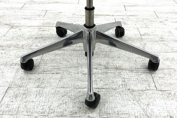 オカムラ バロンチェア 中古 Baron エクストラハイバック 可動肘 中古オフィス家具 固定ヘッドレスト ポリッシュフレーム ダークブルーの画像