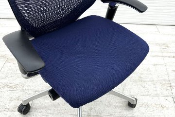 オカムラ バロンチェア 中古 Baron エクストラハイバック 可動肘 中古オフィス家具 固定ヘッドレスト ポリッシュフレーム ダークブルーの画像