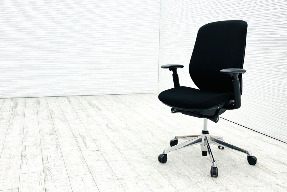 オカムラ シルフィーチェア 中古 ハイバック 可動肘 クッションタイプ Sylphy 中古オフィス家具 C687BR FSF1 ブラックの画像