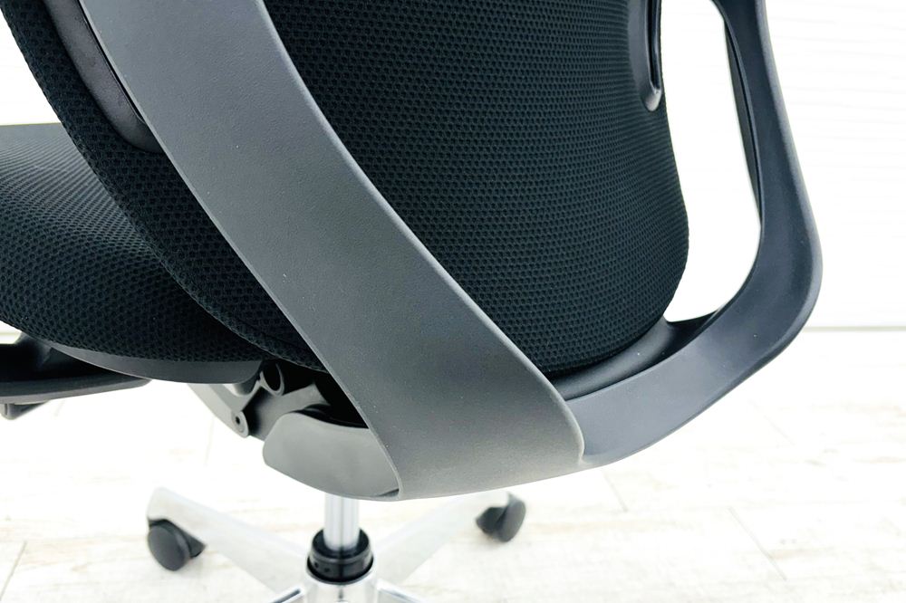 オカムラ シルフィーチェア 中古 ハイバック 可動肘 クッションタイプ Sylphy 中古オフィス家具 C687BR FSF1 ブラックの画像