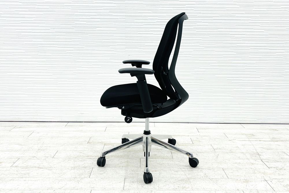 オカムラ シルフィーチェア 中古 ハイバック 可動肘 クッションタイプ Sylphy 中古オフィス家具 C687BR FSF1 ブラックの画像