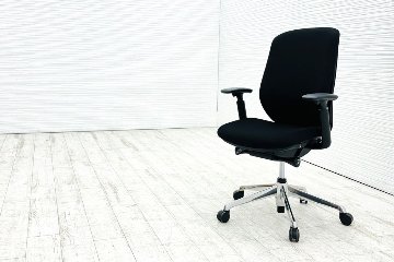 オカムラ シルフィーチェア 中古 ハイバック 可動肘 クッションタイプ Sylphy 中古オフィス家具 C687BR FSF1 ブラックの画像