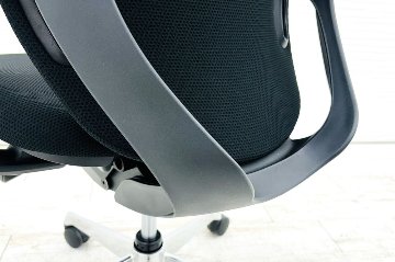 オカムラ シルフィーチェア 中古 ハイバック 可動肘 クッションタイプ Sylphy 中古オフィス家具 C687BR FSF1 ブラックの画像
