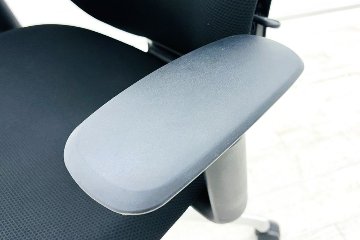 オカムラ シルフィーチェア 中古 ハイバック 可動肘 クッションタイプ Sylphy 中古オフィス家具 C687BR FSF1 ブラックの画像