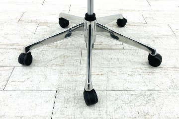 オカムラ シルフィーチェア 中古 ハイバック 可動肘 クッションタイプ Sylphy 中古オフィス家具 C687BR FSF1 ブラックの画像