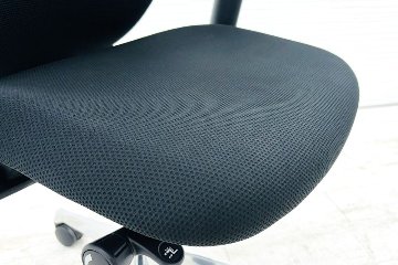 オカムラ シルフィーチェア 中古 ハイバック 可動肘 クッションタイプ Sylphy 中古オフィス家具 C687BR FSF1 ブラックの画像