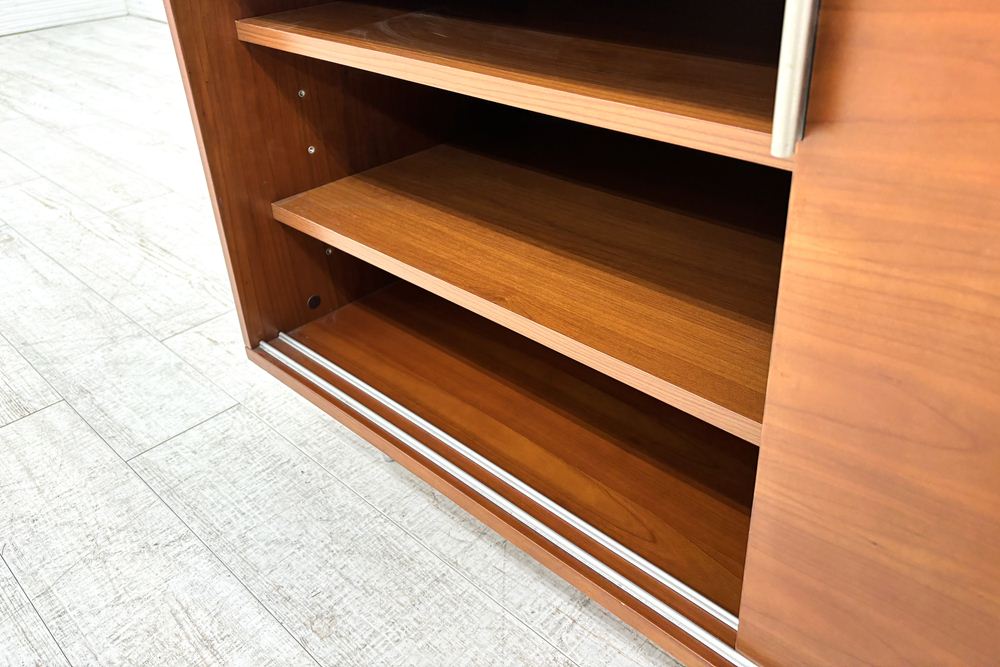 ローボード 木製 テレビ台 サイドボード スライド書庫 中古 収納家具 引き違い書庫 中古オフィス家具 1600/500/630の画像