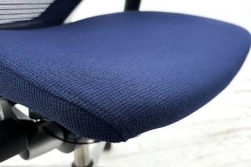 オカムラ バロンチェア 中古 可動肘(アジャストアーム) ハイバック メッシュ 中古オフィス家具 ダークブルーの画像