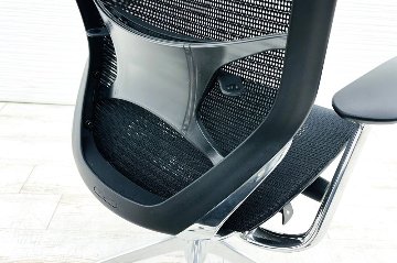 オカムラ バロンチェア Baron ハイバック 中古 2021年製 中古オフィス家具 固定肘 メッシュ デザインアーム ブラックの画像