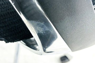 オカムラ バロンチェア Baron ハイバック 中古 2021年製 中古オフィス家具 固定肘 メッシュ デザインアーム ブラックの画像