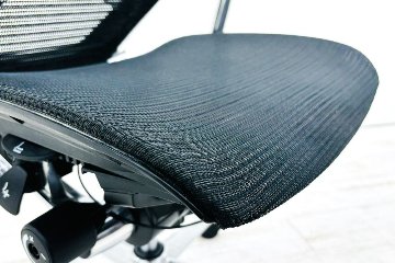オカムラ バロンチェア Baron ハイバック 中古 2021年製 中古オフィス家具 固定肘 メッシュ デザインアーム ブラックの画像