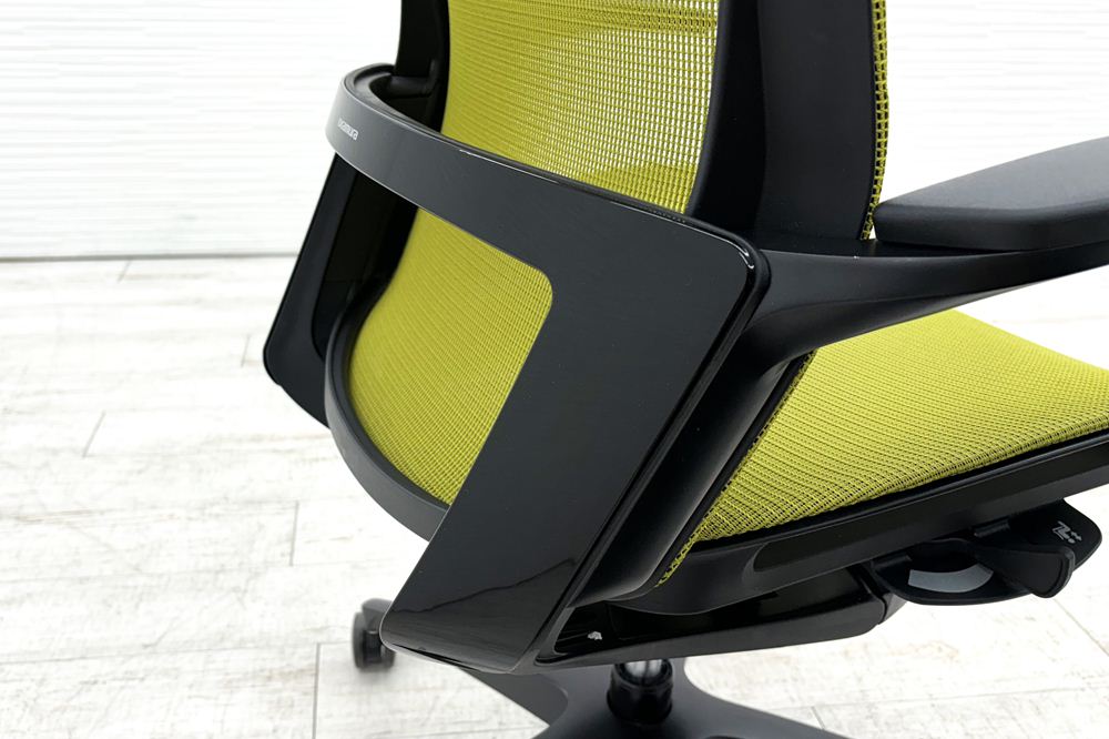オカムラ フィノラチェア 中古 2020年製 Finora メッシュ 中古オフィス家具 固定肘 C745MR-F1E5 グリーンの画像
