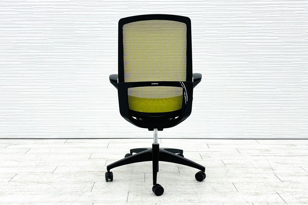 オカムラ フィノラチェア 中古 2020年製 Finora メッシュ 中古オフィス家具 固定肘 C745MR-F1E5 グリーンの画像