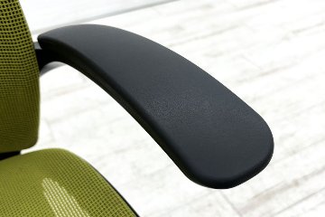 オカムラ フィノラチェア 中古 2020年製 Finora メッシュ 中古オフィス家具 固定肘 C745MR-F1E5 グリーンの画像