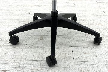 オカムラ フィノラチェア 中古 2020年製 Finora メッシュ 中古オフィス家具 固定肘 C745MR-F1E5 グリーンの画像
