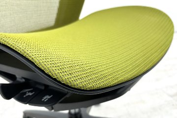 オカムラ フィノラチェア 中古 2020年製 Finora メッシュ 中古オフィス家具 固定肘 C745MR-F1E5 グリーンの画像