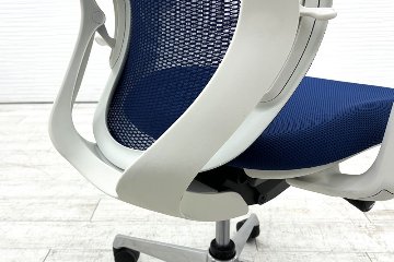 オカムラ シルフィーチェア 中古 2016年製 ハイバック 可動肘 中古チェア Sylphy クッション 中古オフィス家具 C685BW-FMP3 ミディアムブルーの画像