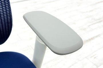 オカムラ シルフィーチェア 中古 2016年製 ハイバック 可動肘 中古チェア Sylphy クッション 中古オフィス家具 C685BW-FMP3 ミディアムブルーの画像