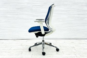 オカムラ シルフィーチェア 中古 2016年製 ハイバック 可動肘 中古チェア Sylphy クッション 中古オフィス家具 C685BW-FMP3 ミディアムブルーの画像