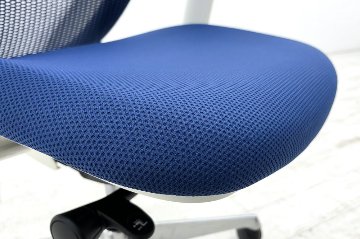 オカムラ シルフィーチェア 中古 2016年製 ハイバック 可動肘 中古チェア Sylphy クッション 中古オフィス家具 C685BW-FMP3 ミディアムブルーの画像