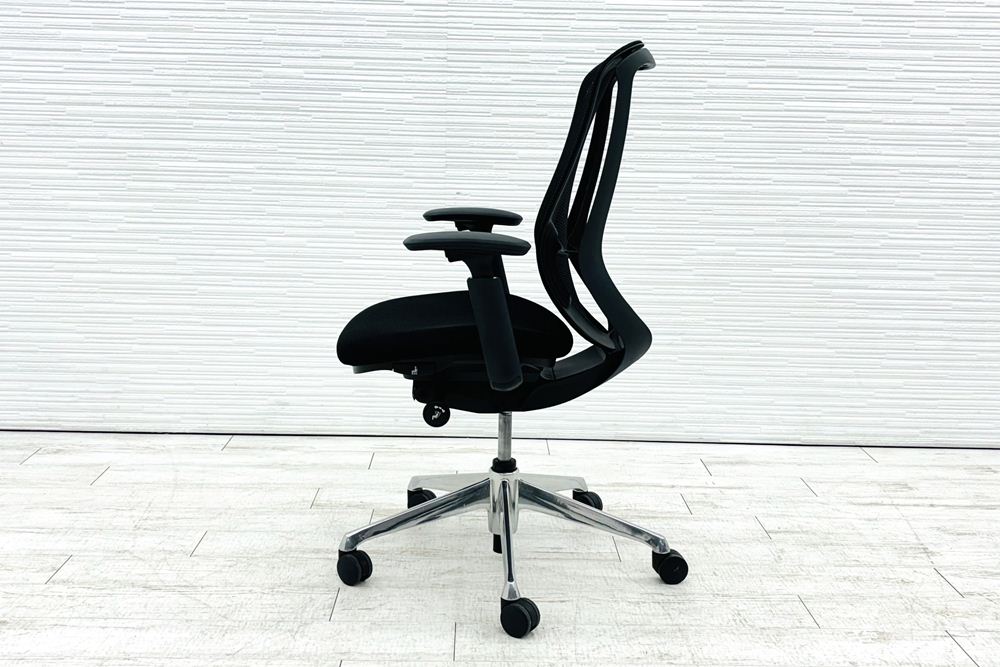 オカムラ シルフィーチェア 中古 2018年製 ハイバック 可動肘 中古チェア Sylphy クッション 中古オフィス家具 C685BR-FMP1 ブラックの画像