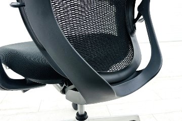 オカムラ シルフィーチェア 中古 2018年製 ハイバック 可動肘 中古チェア Sylphy クッション 中古オフィス家具 C685BR-FMP1 ブラックの画像