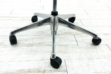 オカムラ シルフィーチェア 中古 2018年製 ハイバック 可動肘 中古チェア Sylphy クッション 中古オフィス家具 C685BR-FMP1 ブラックの画像