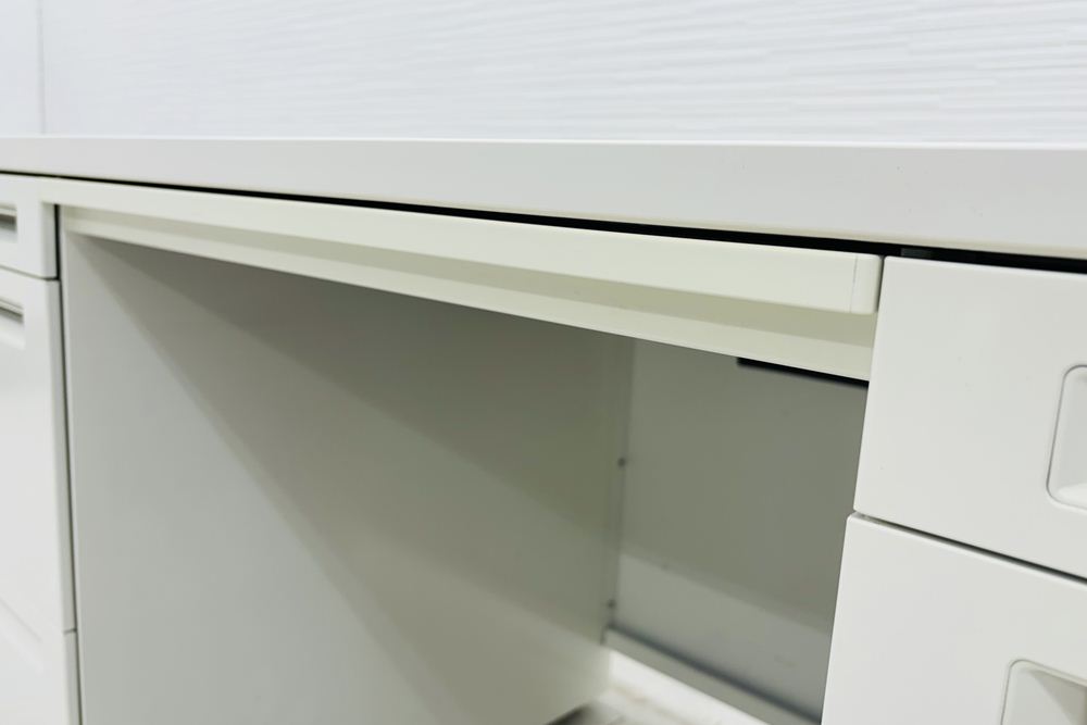 オカムラ 1400 両袖デスク 中古 OKAMURA 両袖机 中古オフィス家具 ホワイト 1400/700/720の画像